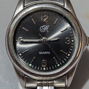 Simple stainless-steel quartz wristwatch with Japan movement and “N” logo dial.